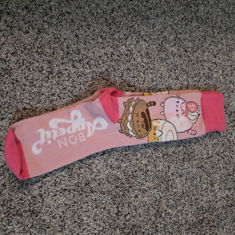 NWOT Pusheen long dessert socks